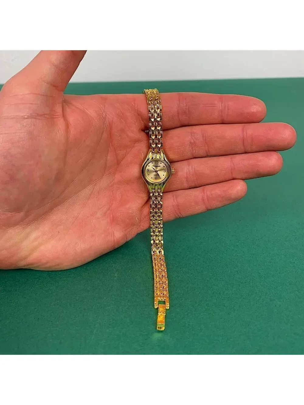 Cute gold round dainty stainless steel y2k 2000s style watch